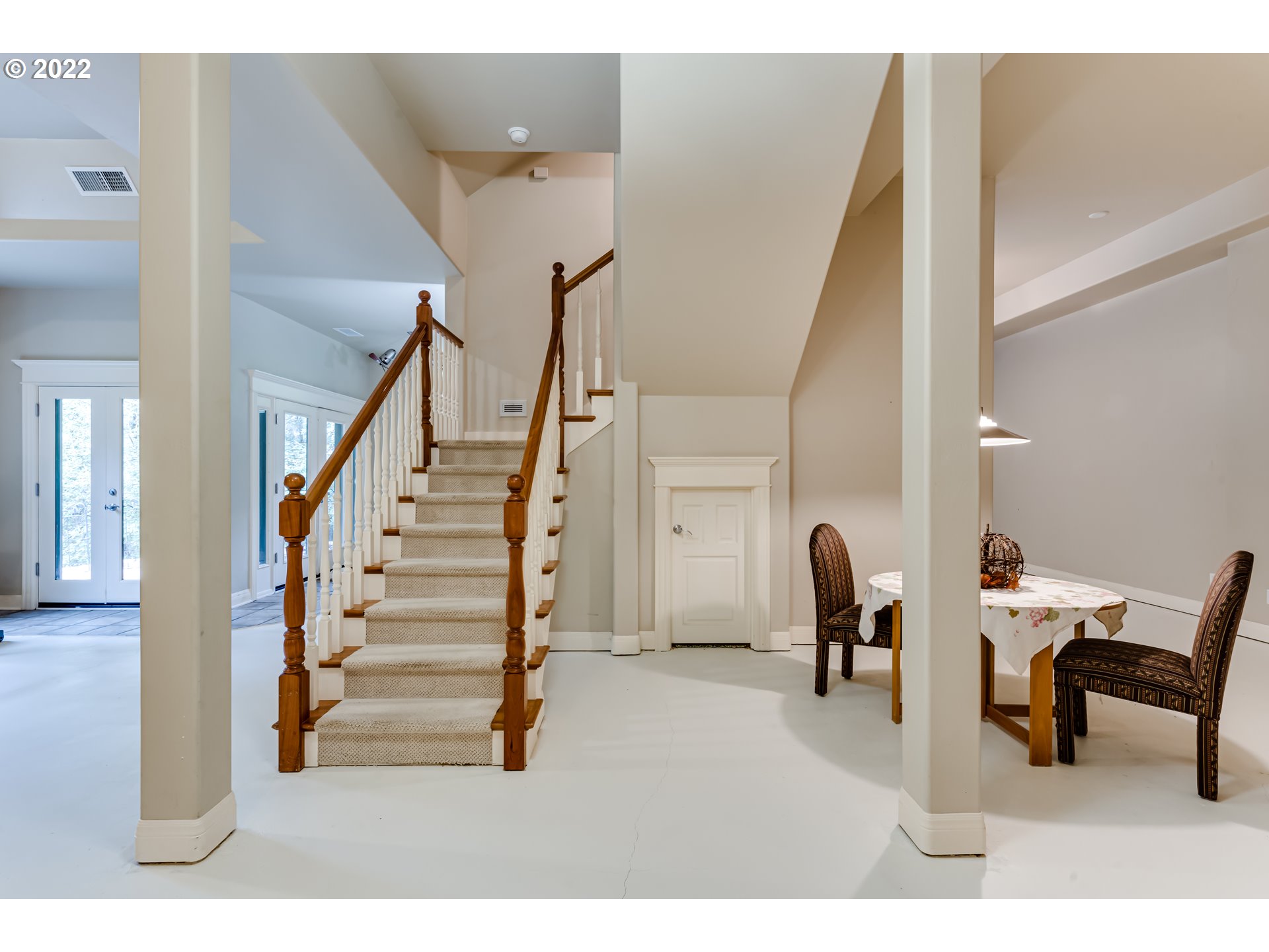 85281 Silver Crest Drive Eugene, OR 97405 - Photo 26 of 32 a view of entryway and hall