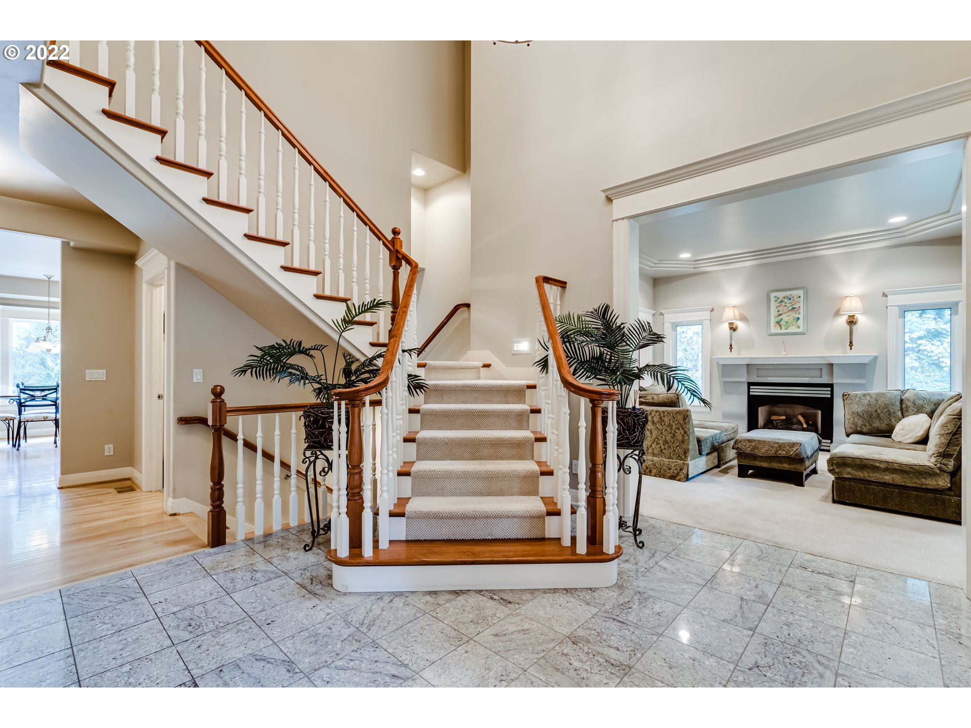 85281 Silver Crest Drive Eugene, OR 97405 - Photo 5 of 32 a view of entryway and hall
