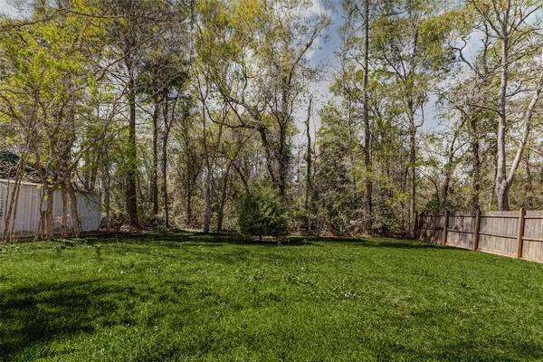a view of yard with trees