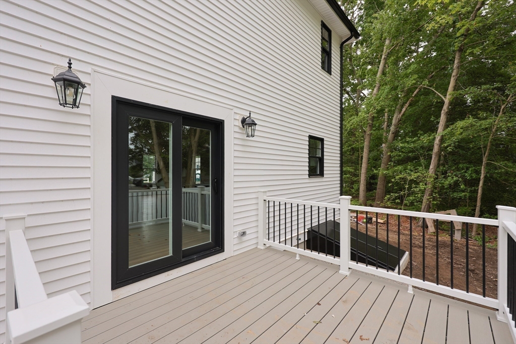 24 Barberry Road Mansfield, MA 02048 - Photo 8 of 42 Gallery Image 8