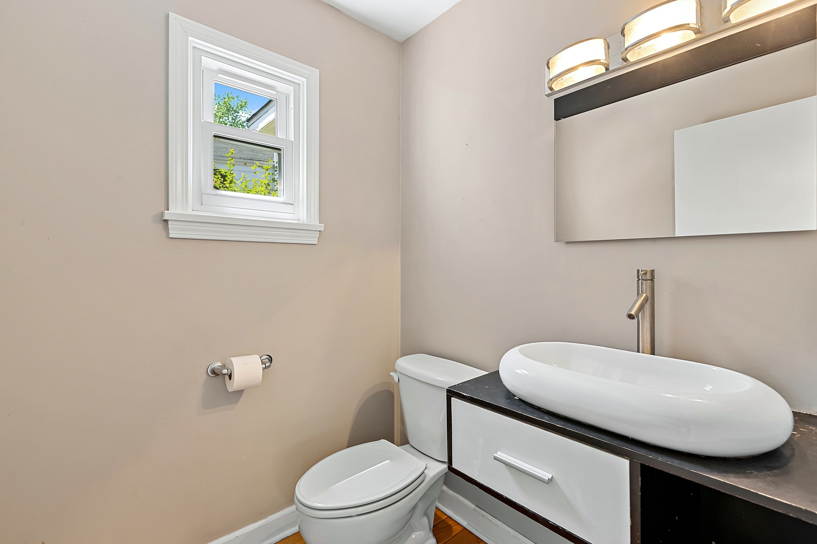 2215 Crestview Lane Wilmette, IL 60091 - Photo 9 of 17