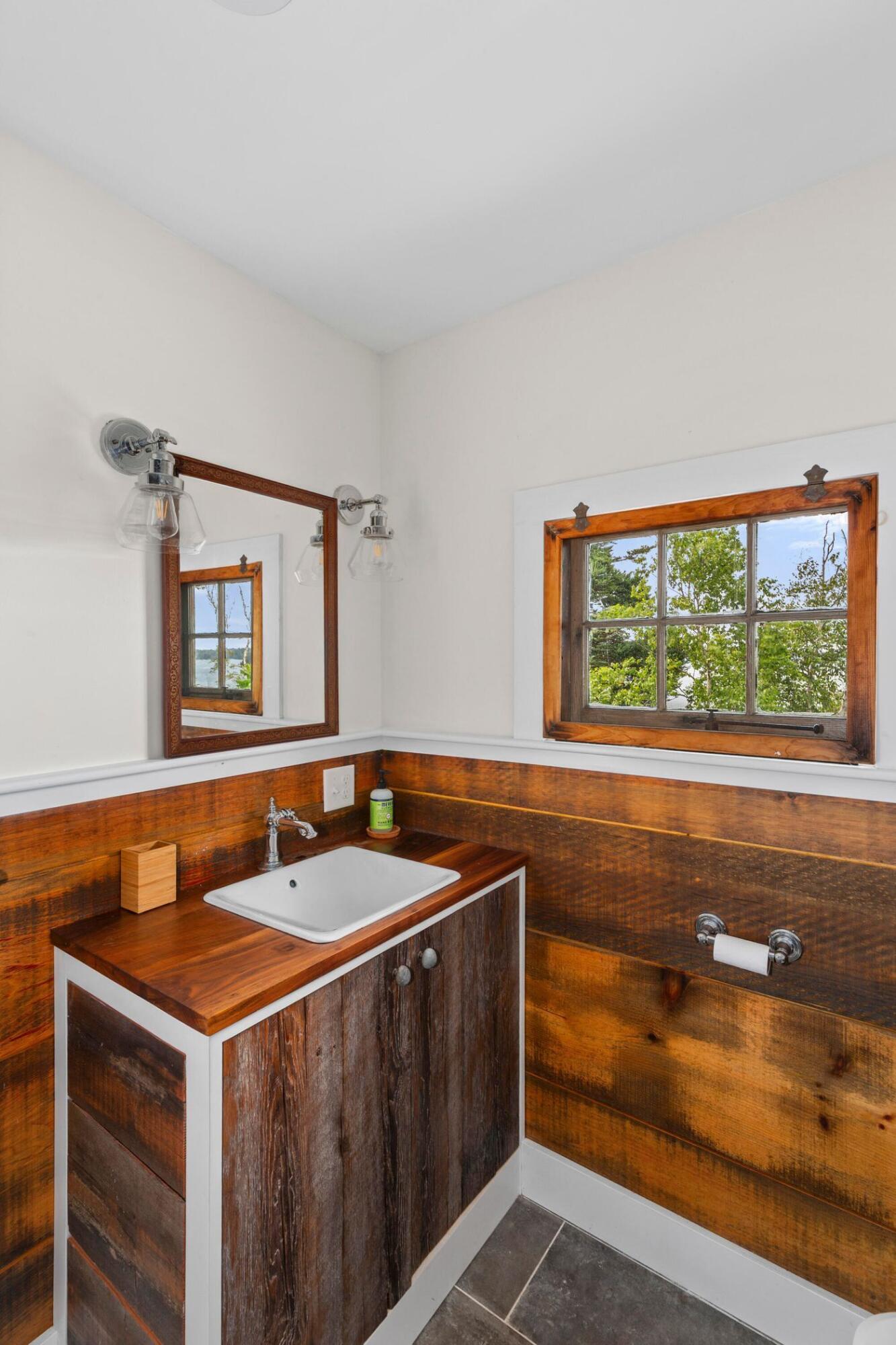 14 Kingsbury Point Vinalhaven, ME 04863 - Photo 12 of 33 W13-ME2878_13