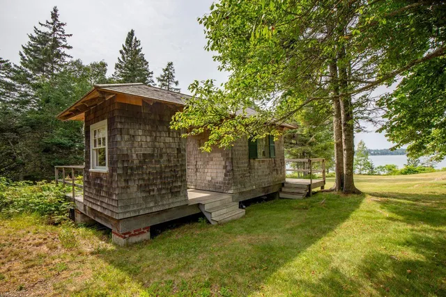 $2,750,000 | 14 Kingsbury Point, Vinalhaven, ME 04863