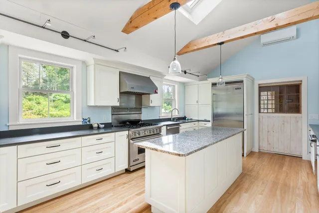 $2,750,000 | 14 Kingsbury Point, Vinalhaven, ME 04863