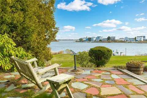 $2,200,000 | 210 Washington Street, South Kingstown, RI 02879