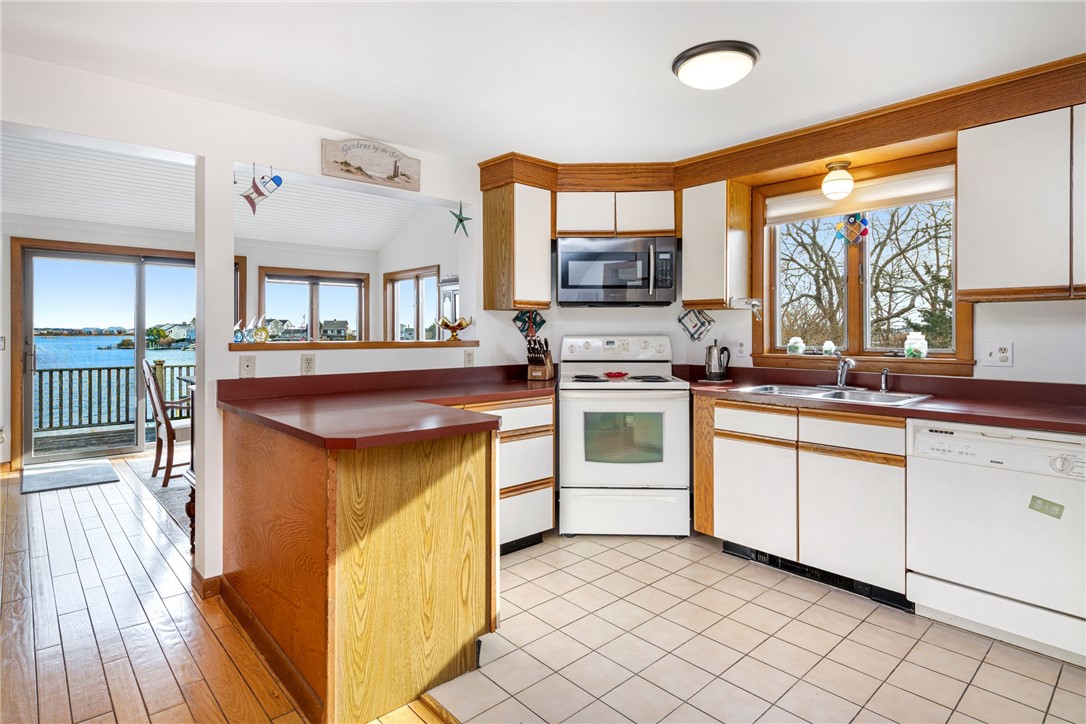 210 Washington Street South Kingstown, RI 02879 - Photo 10 of 50