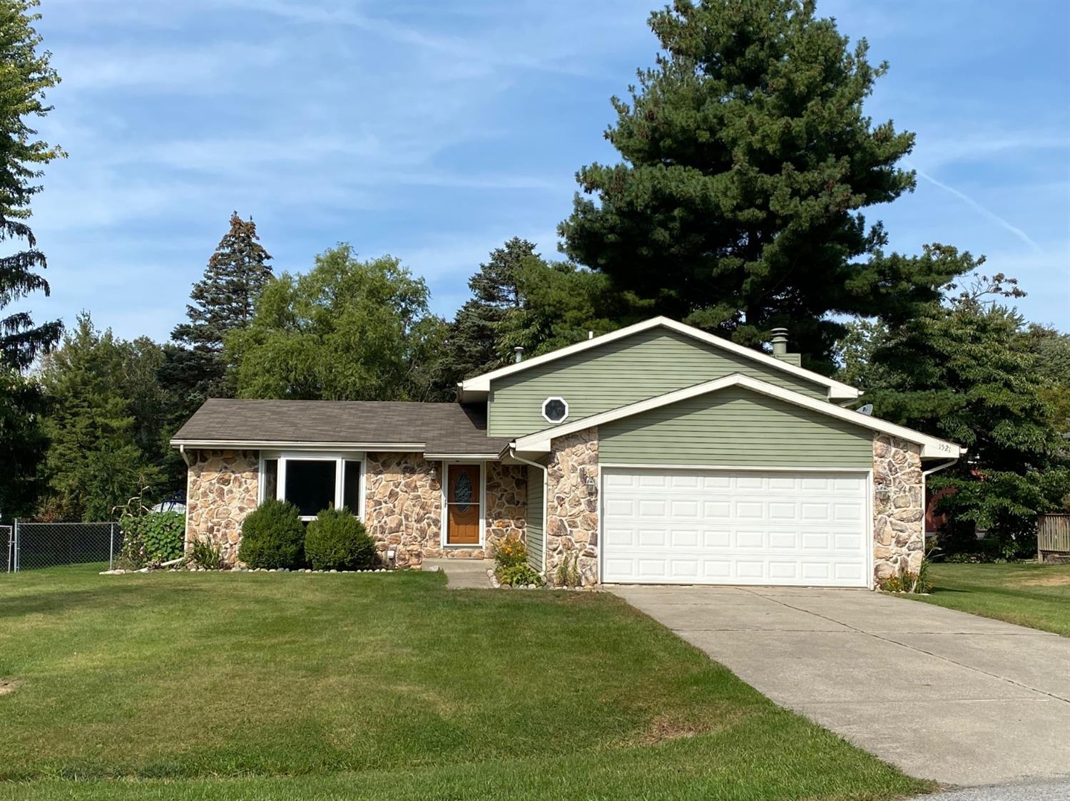 1521 Happy Valley Road Crown Point, IN 46307 - Photo 1 of 15 1500x1124