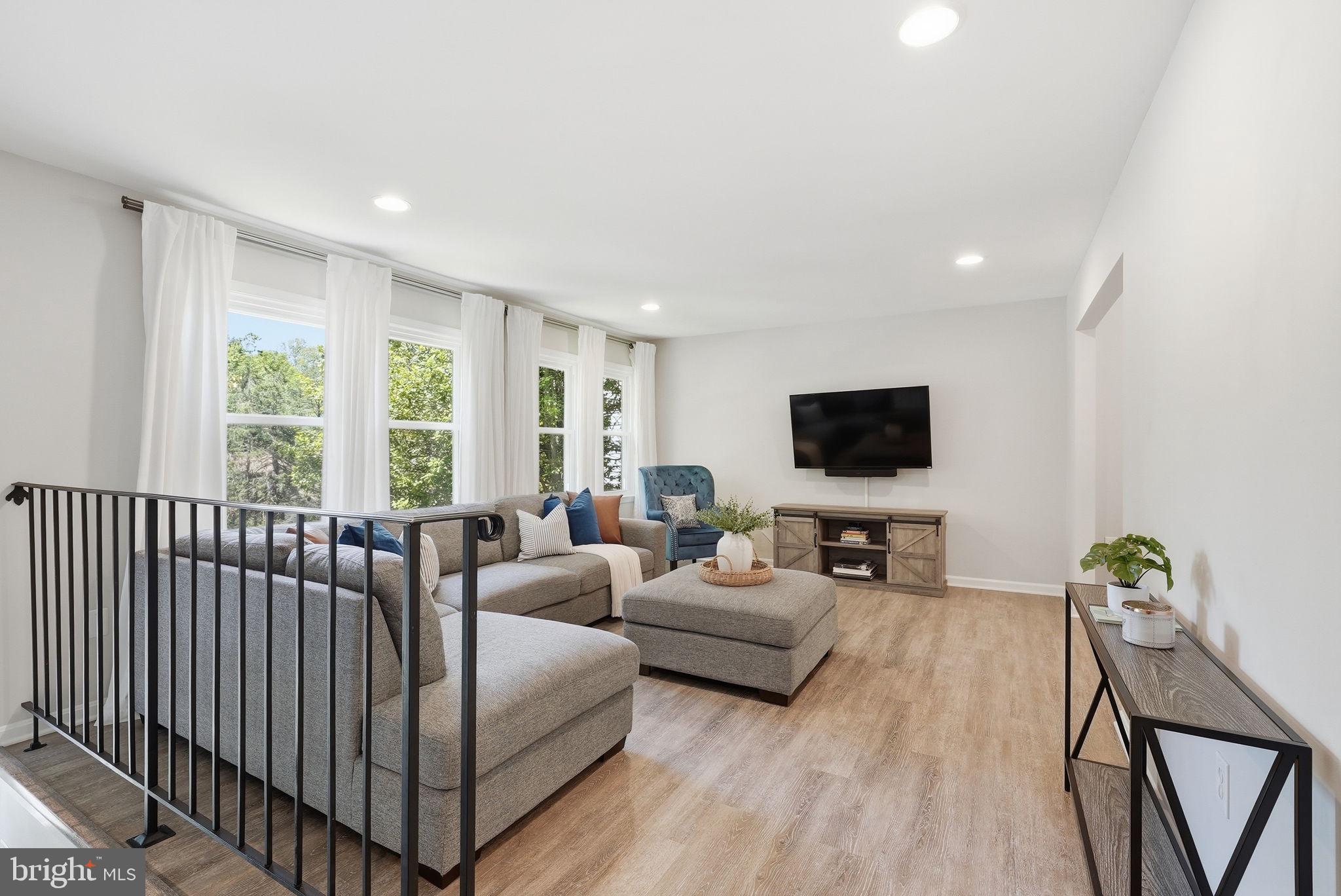 1811 Cranberry Lane Reston, VA 20191 - Photo 5 of 36 Bright & Open Living Room