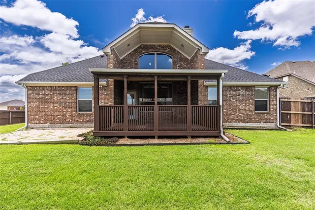 a view of a house with a big yard