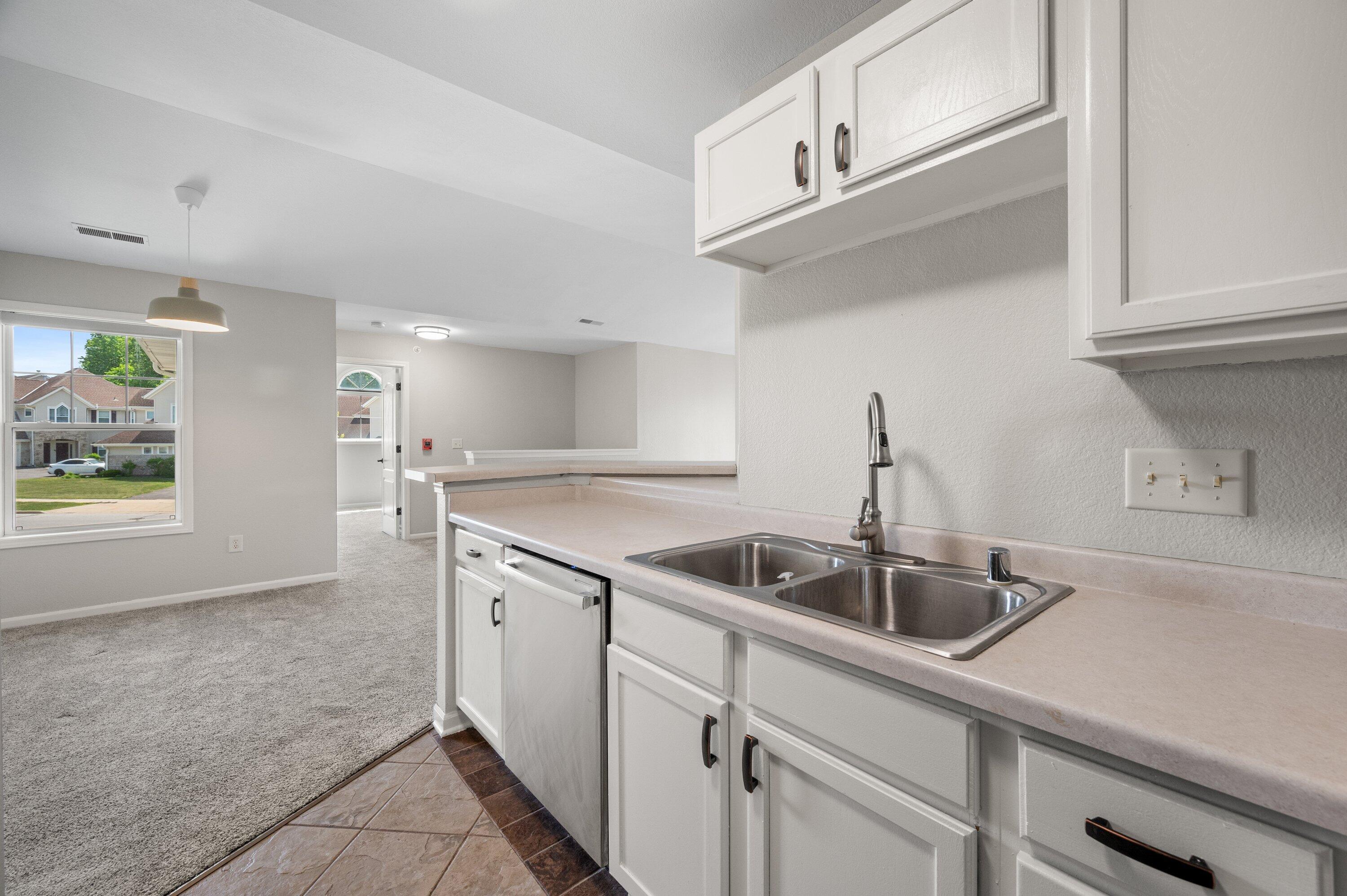9301 South Cobblestone Way, Unit H Franklin, WI 53132 - Photo 11 of 33 0075