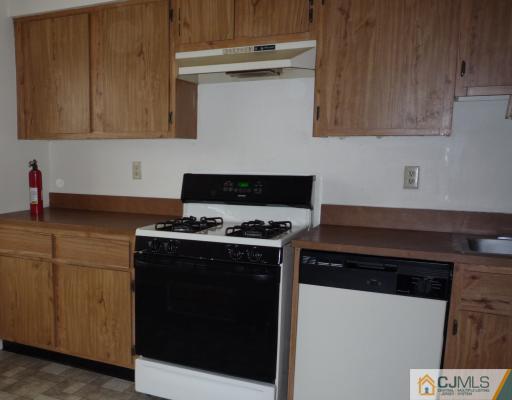 1921 Raspberry Court Edison, NJ 08817 - Photo 2 of 6 a kitchen with a stove and a cabinets