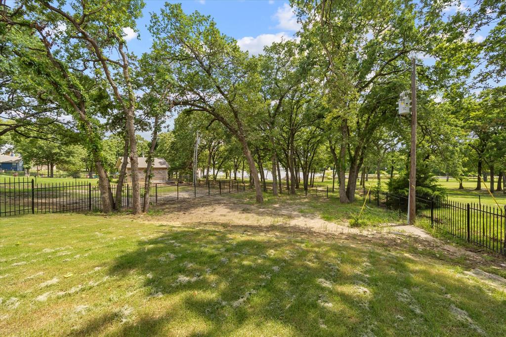 2811 Rodeo Drive Quinlan, TX 75474 - Photo 29 of 35 View of yard