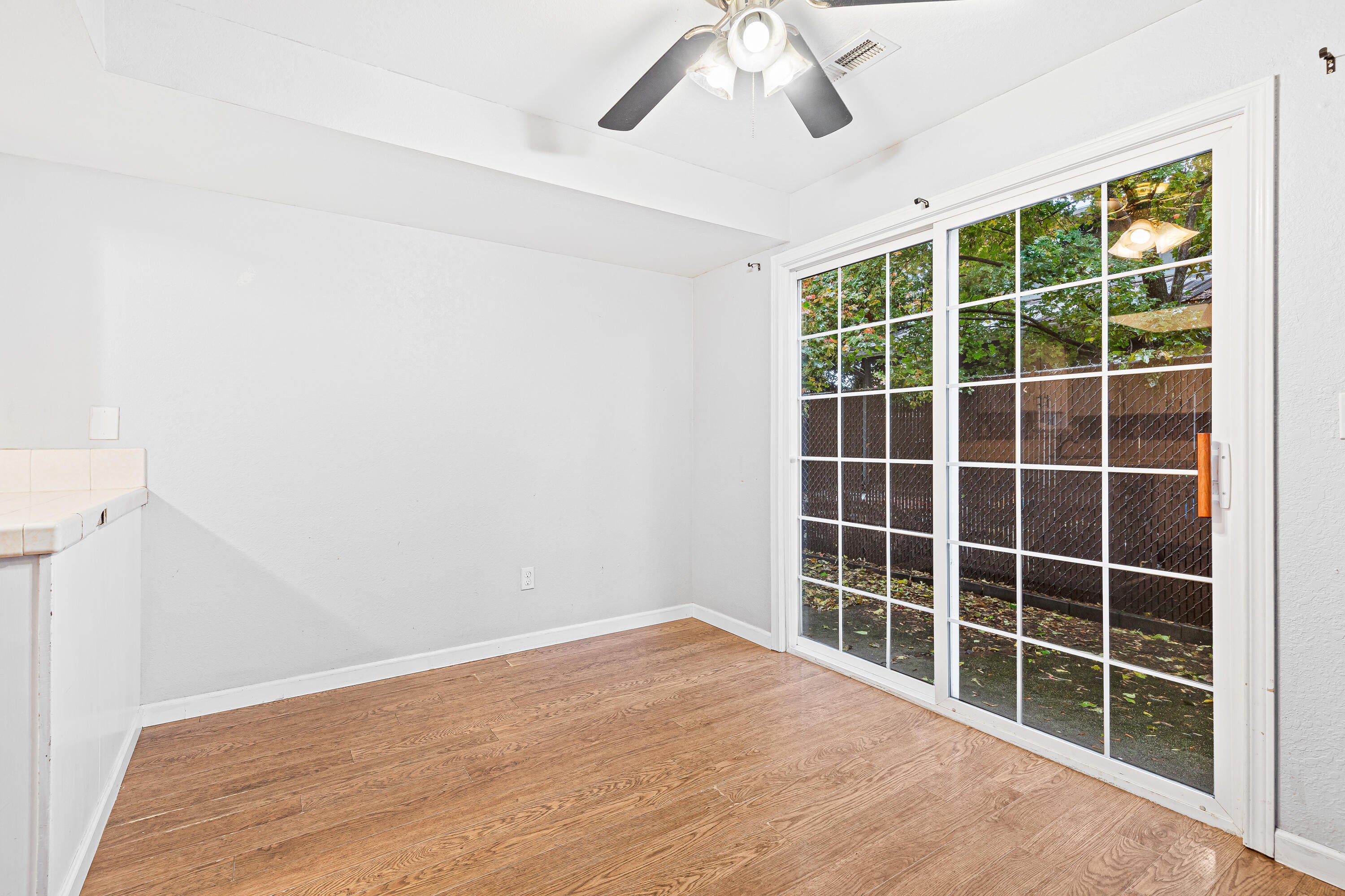 657 Sarah Lane Eagle Point, OR 97524 - Photo 14 of 24 9R9A6373
