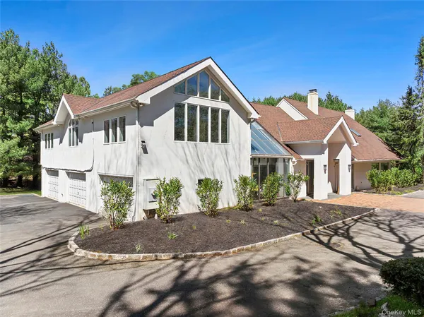 $3,999,000 | 92 Old House Lane, Sands Point, NY 11050