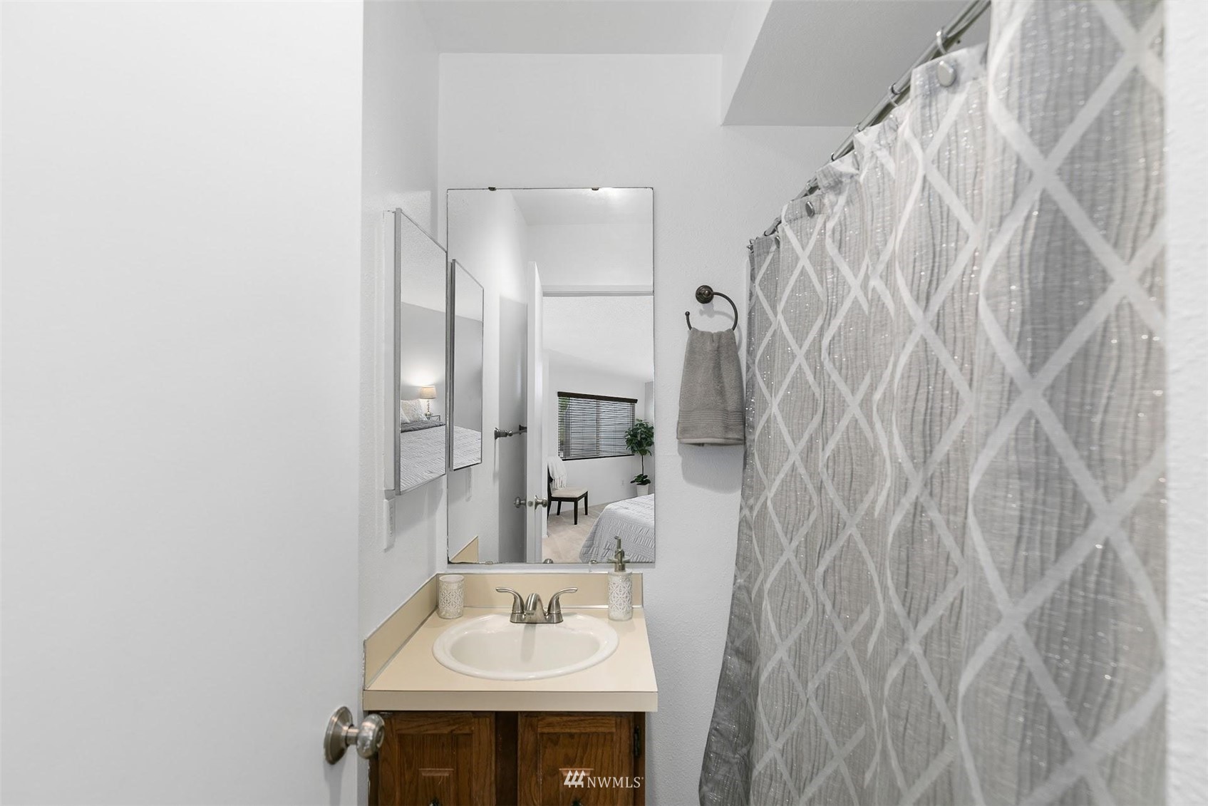 7491 Old Redmond Road, Unit 420 Redmond, WA 98052 - Photo 18 of 25 a bathroom with a sink and a mirror