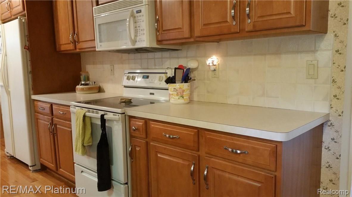 1720 Pedersen Road Walled Lake, MI 48390 - Photo 5 of 20 2016-06-26 16.49