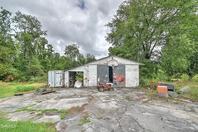 $184,900 | 1403 Bristol Caverns Highway, Bristol, TN 37620