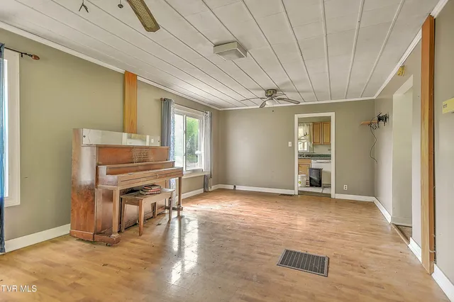 $184,900 | 1403 Bristol Caverns Highway, Bristol, TN 37620