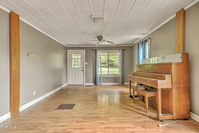 $184,900 | 1403 Bristol Caverns Highway, Bristol, TN 37620