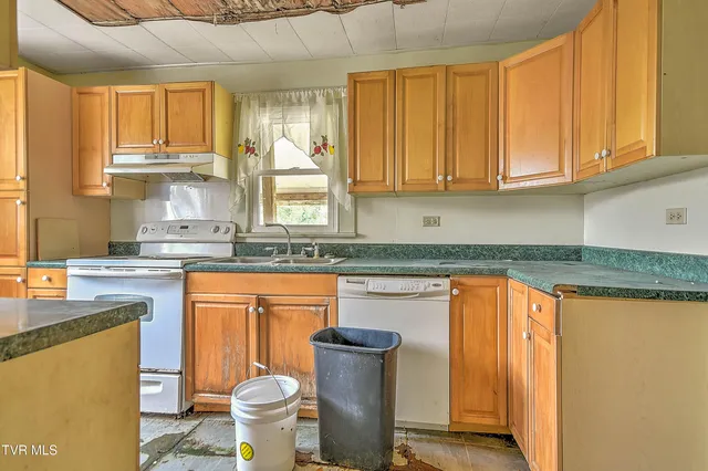 $184,900 | 1403 Bristol Caverns Highway, Bristol, TN 37620