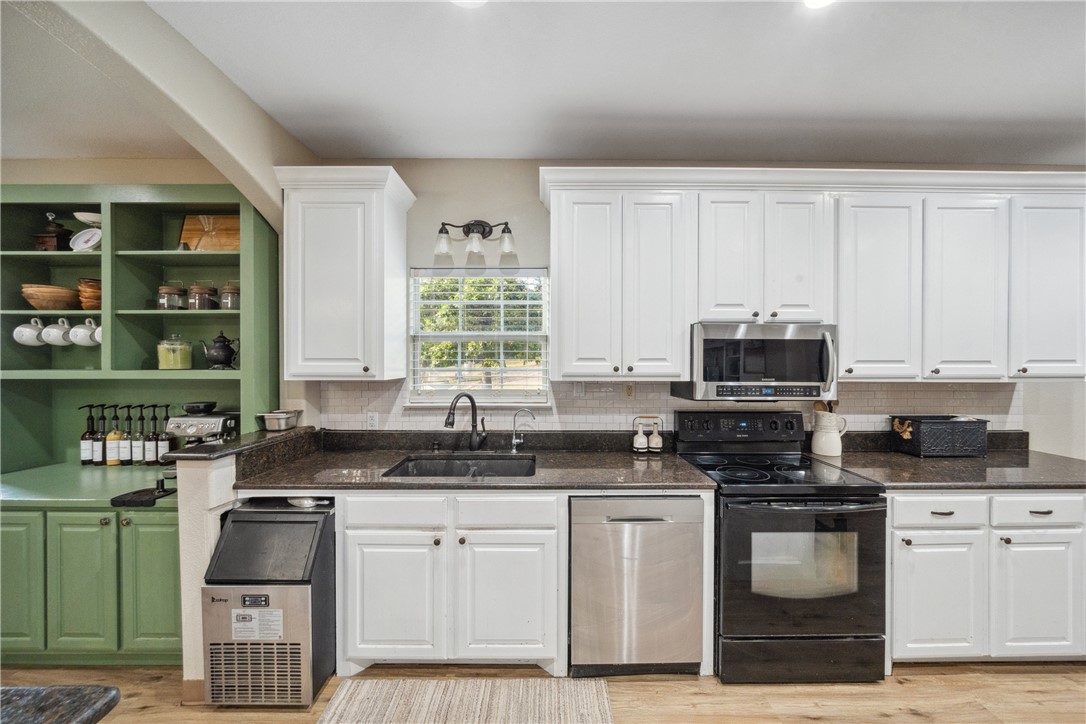 740 Bridget Avenue Buffalo, TX 75831 - Photo 14 of 42 a kitchen with stainless steel appliances granite countertop a stove a sink and a microwave