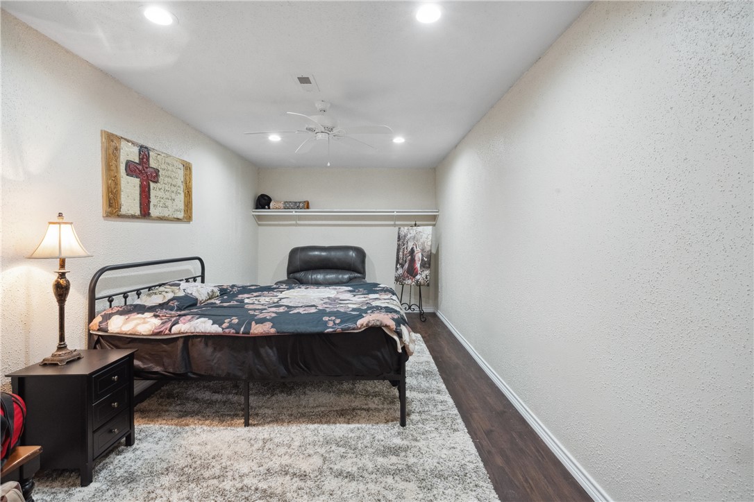 740 Bridget Avenue Buffalo, TX 75831 - Photo 34 of 42 a bedroom with furniture and a rug