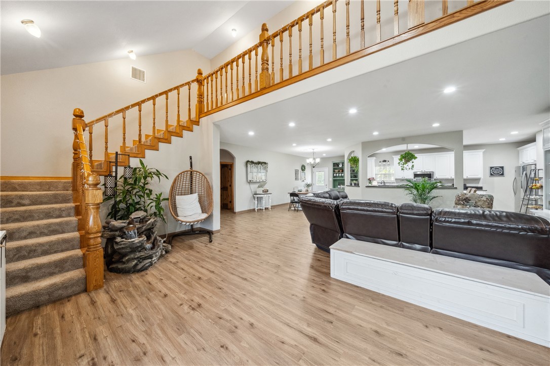 740 Bridget Avenue Buffalo, TX 75831 - Photo 8 of 42 a living room with furniture and a potted plant