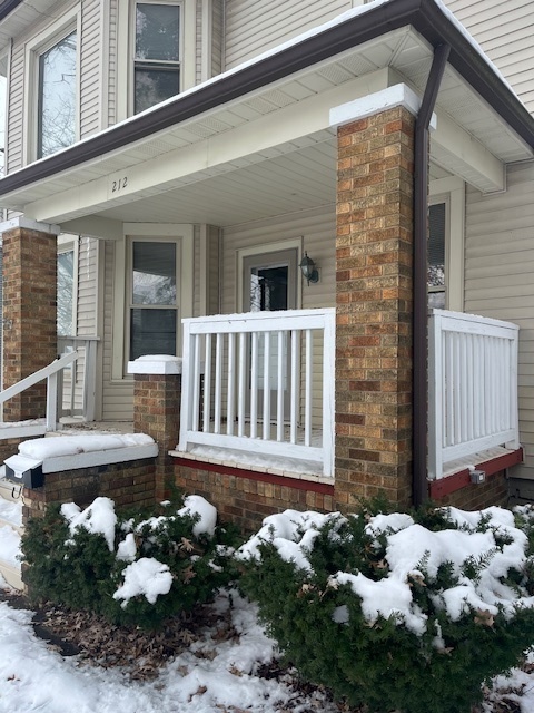 212 Washington Street Streator, IL 61364 - Photo 3 of 5 a front view of a house with a yard