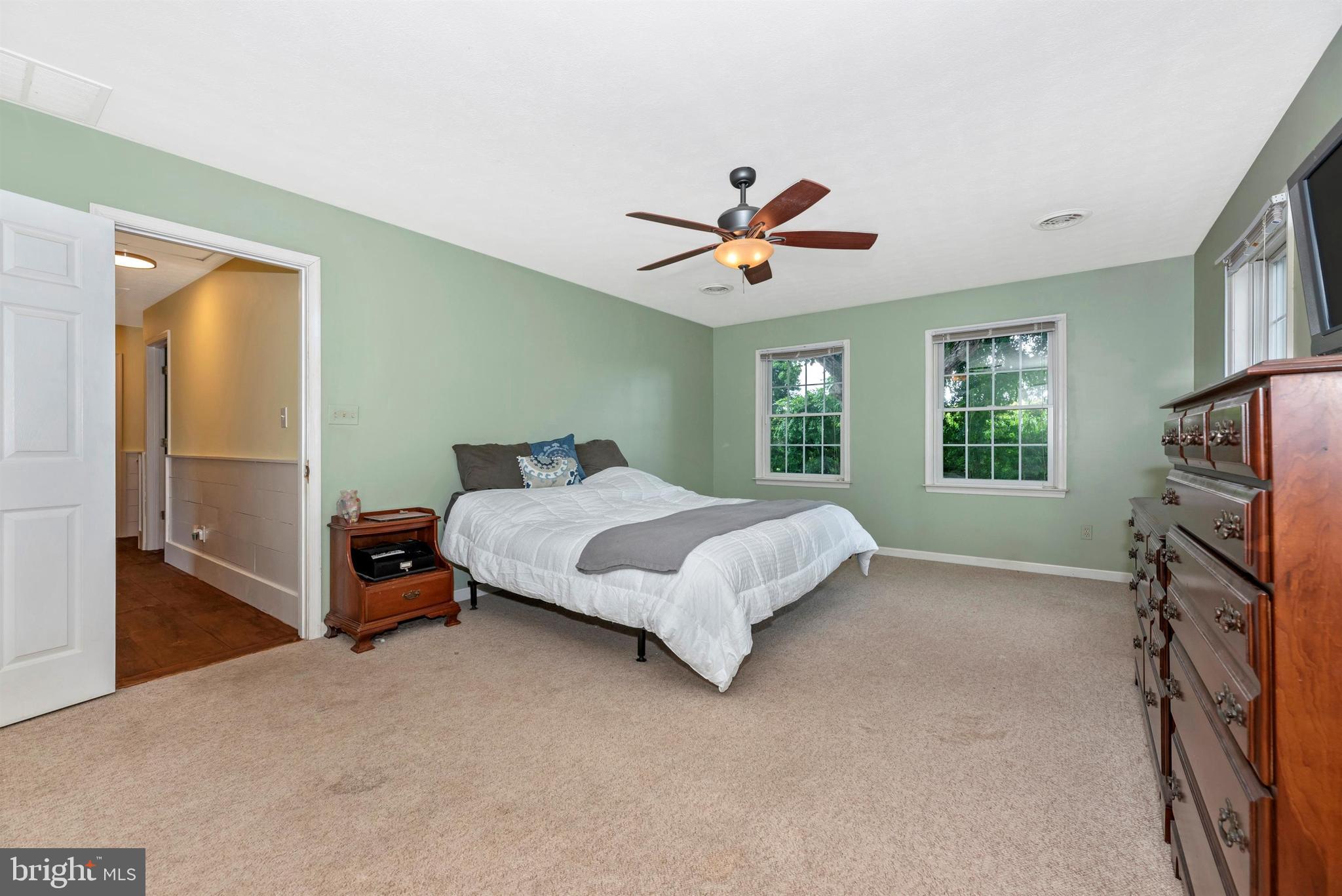 1562 Fridinger Mill Road Westminster, MD 21157 - Photo 14 of 37 Owner's suite w walk in closet & ensuite bath