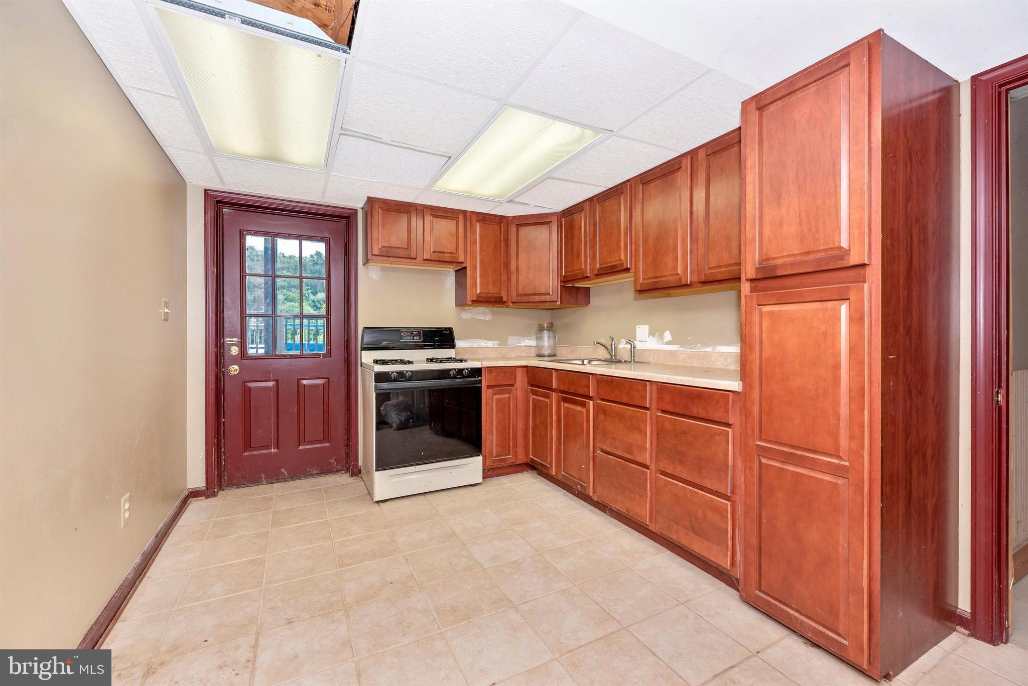 1562 Fridinger Mill Road Westminster, MD 21157 - Photo 21 of 37 2nd kitchen, perfect for pool & rec entertaining
