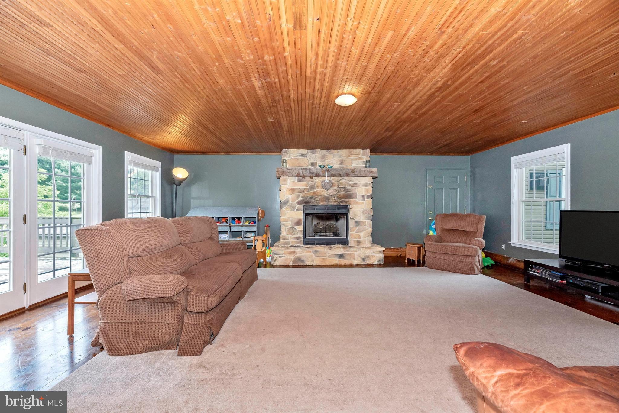 1562 Fridinger Mill Road Westminster, MD 21157 - Photo 10 of 37 Large family room w propane gas logs&stone hearth