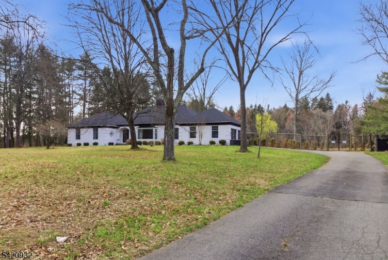 148 Lambertville Hopewell Road Hopewell, NJ 08525 - Photo 3 of 50