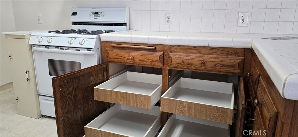 6156 Elenor Street Riverside, CA 92506 - Photo 25 of 63 Kitchen - Pull Out Drawers All Around