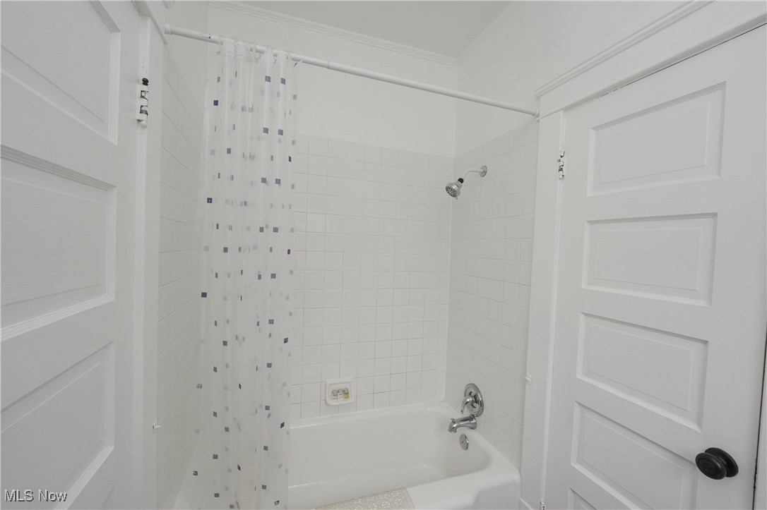 3542 Copley Road Akron, OH 44321 - Photo 22 of 47 Bathroom with shower / bathtub combination with curtain