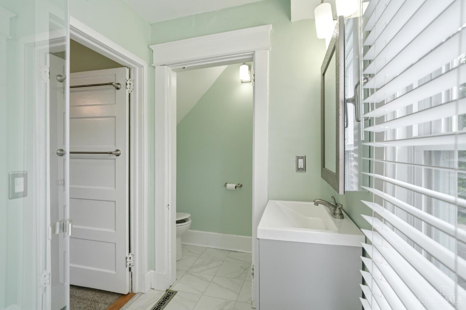 6616 Roe Street Cincinnati, OH 45227 - Photo 37 of 75