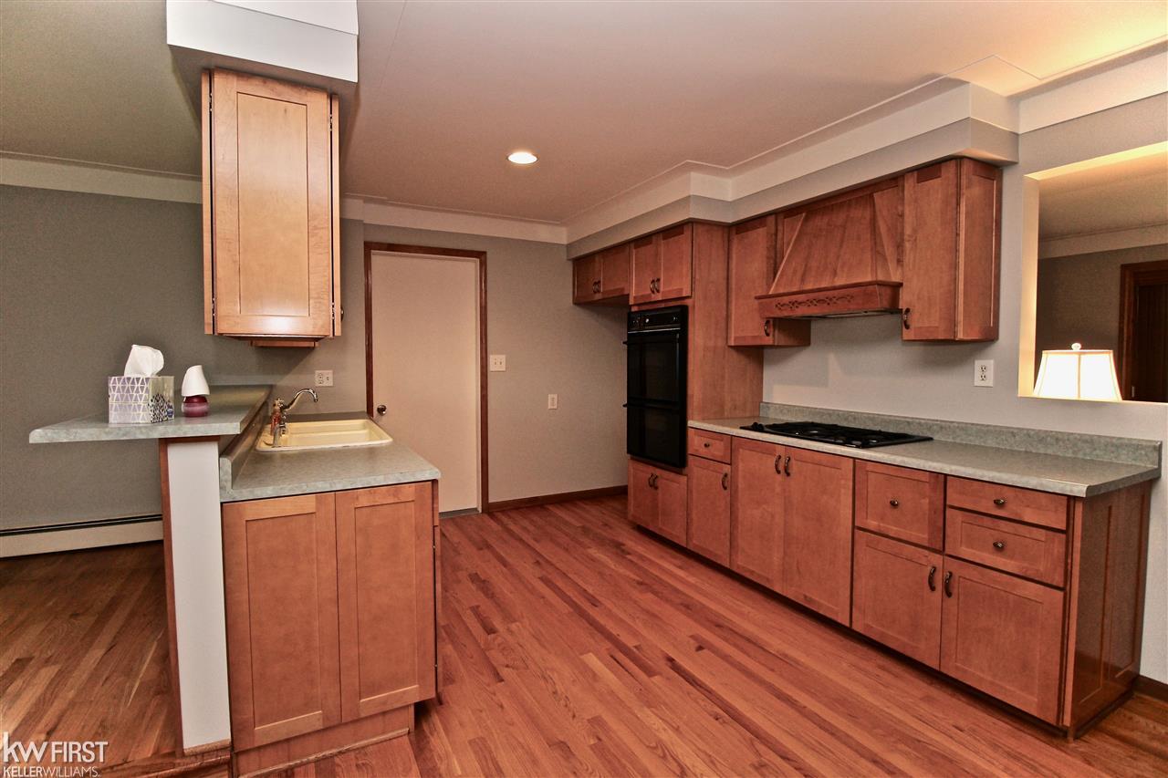 2223 Wiggins Road Fenton, MI 48430 - Photo 7 of 30 31379304-6.JPG