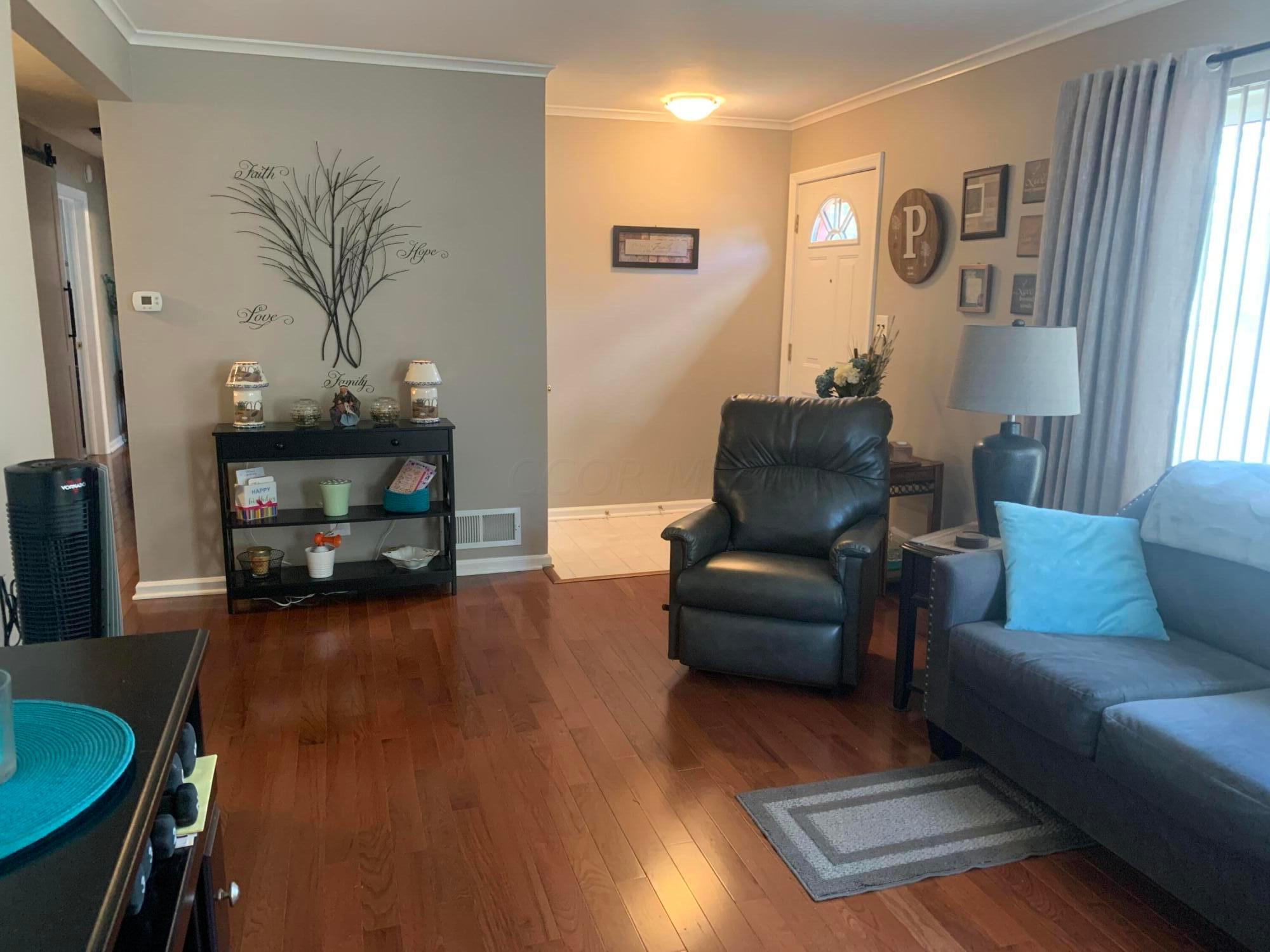 1213 Kenwick Road Columbus, OH 43209 - Photo 10 of 31 living room