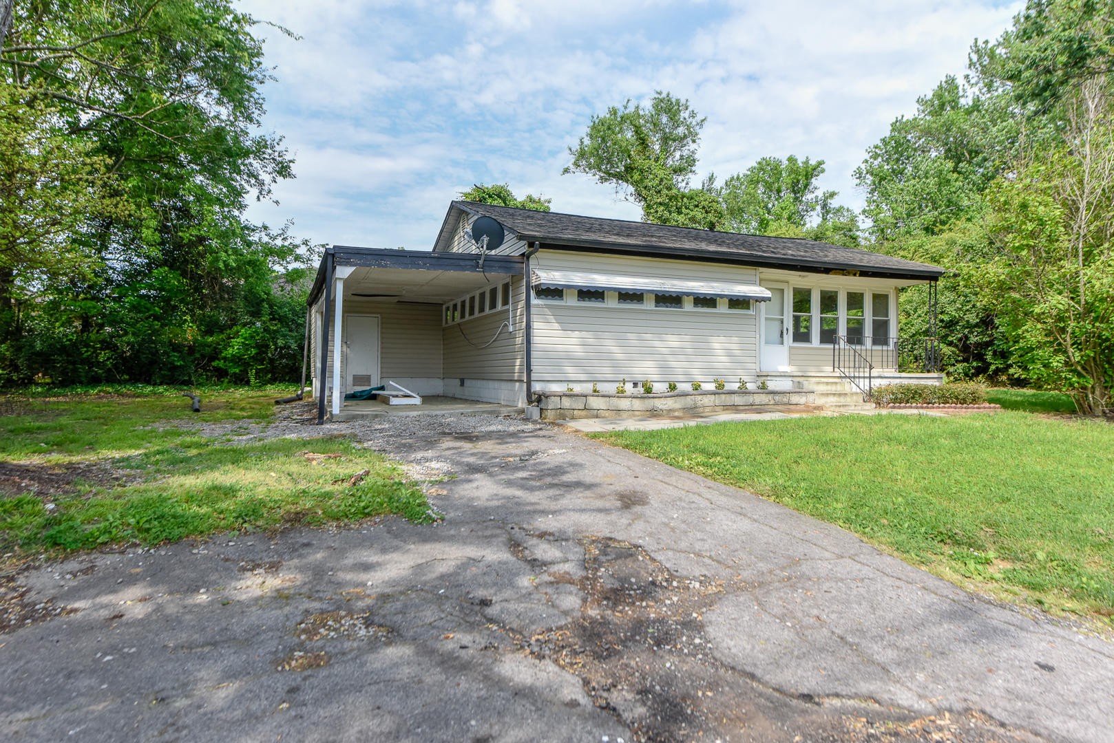 2143 Louisville Road Alcoa, TN 37701 - Photo 1 of 18 Gallery Image 1