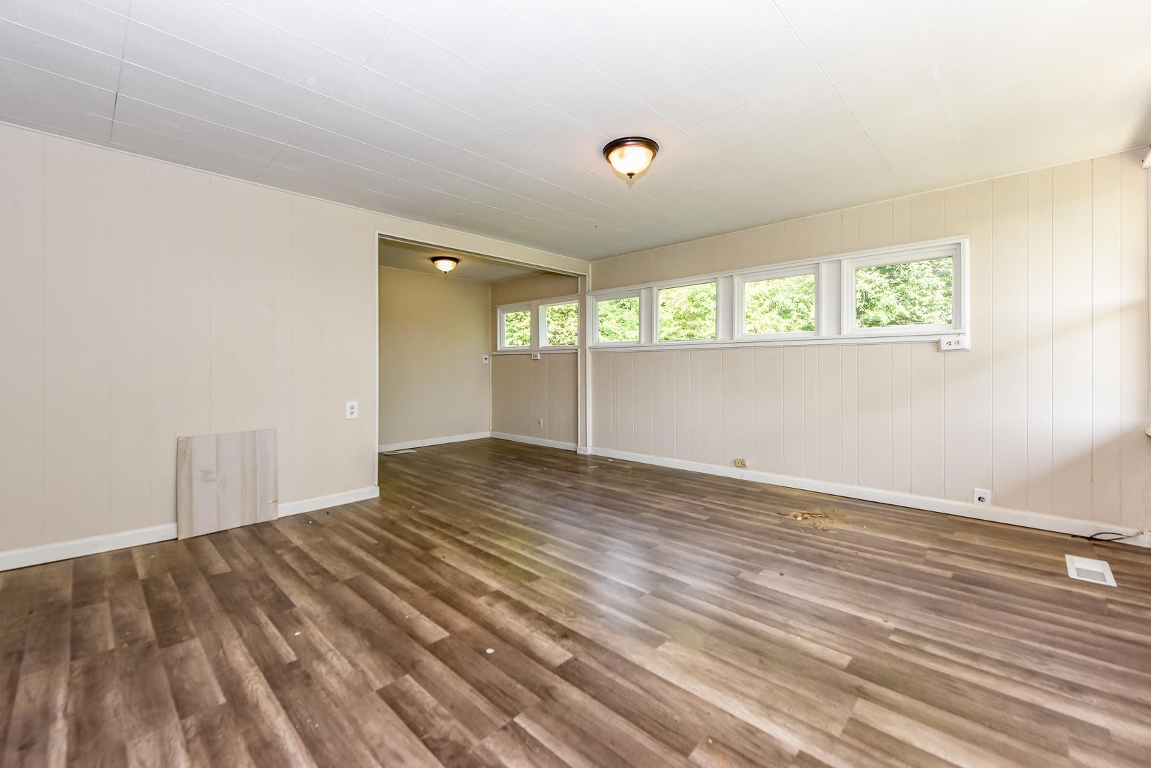 2143 Louisville Road Alcoa, TN 37701 - Photo 3 of 18 Gallery Image 3