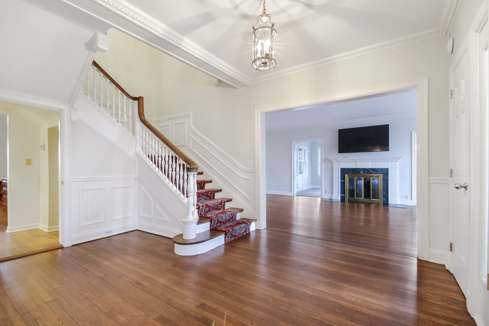 2437 Sheridan Road Evanston, IL 60201 - Photo 3 of 31