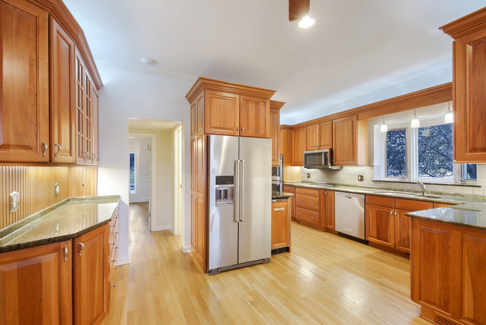 2437 Sheridan Road Evanston, IL 60201 - Photo 5 of 31