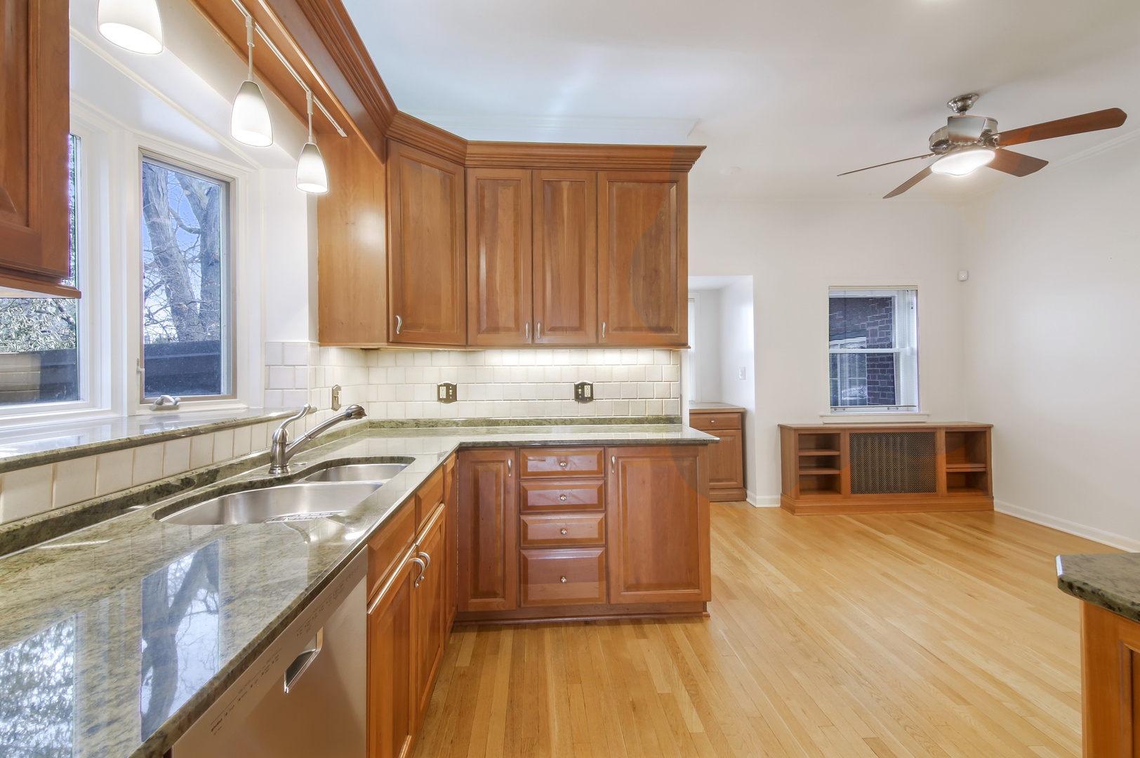 2437 Sheridan Road Evanston, IL 60201 - Photo 6 of 31