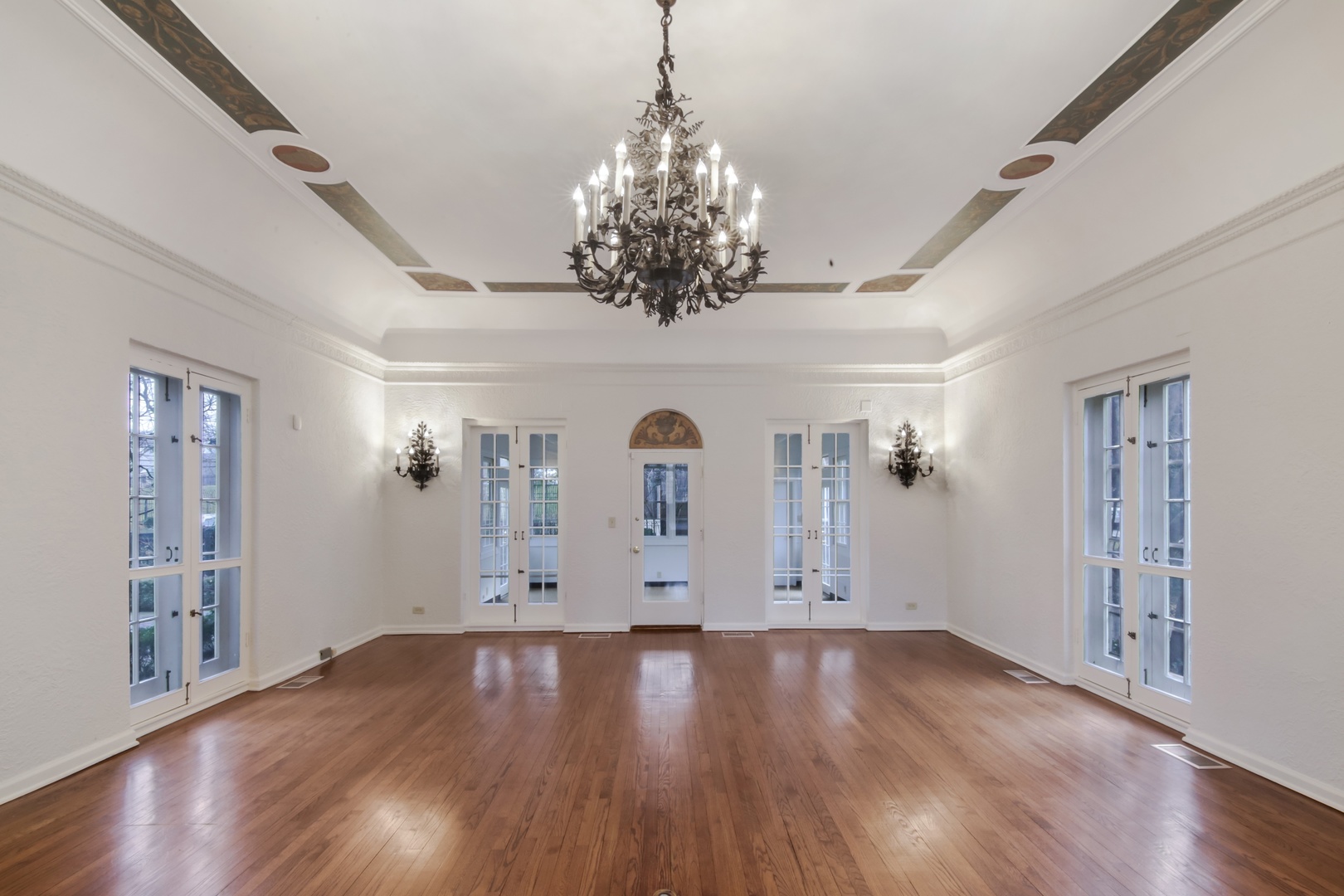 2437 Sheridan Road Evanston, IL 60201 - Photo 8 of 31