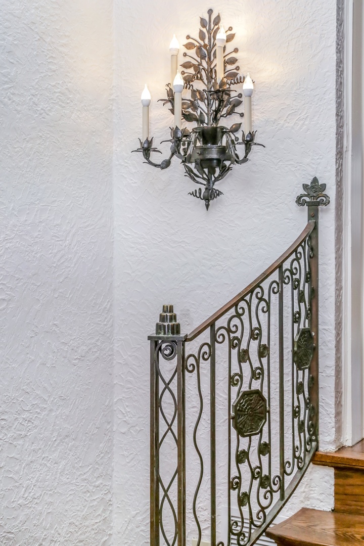 2437 Sheridan Road Evanston, IL 60201 - Photo 10 of 31