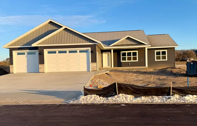 $539,900 | 1351 Annapolis Drive, Holmen, WI 54636