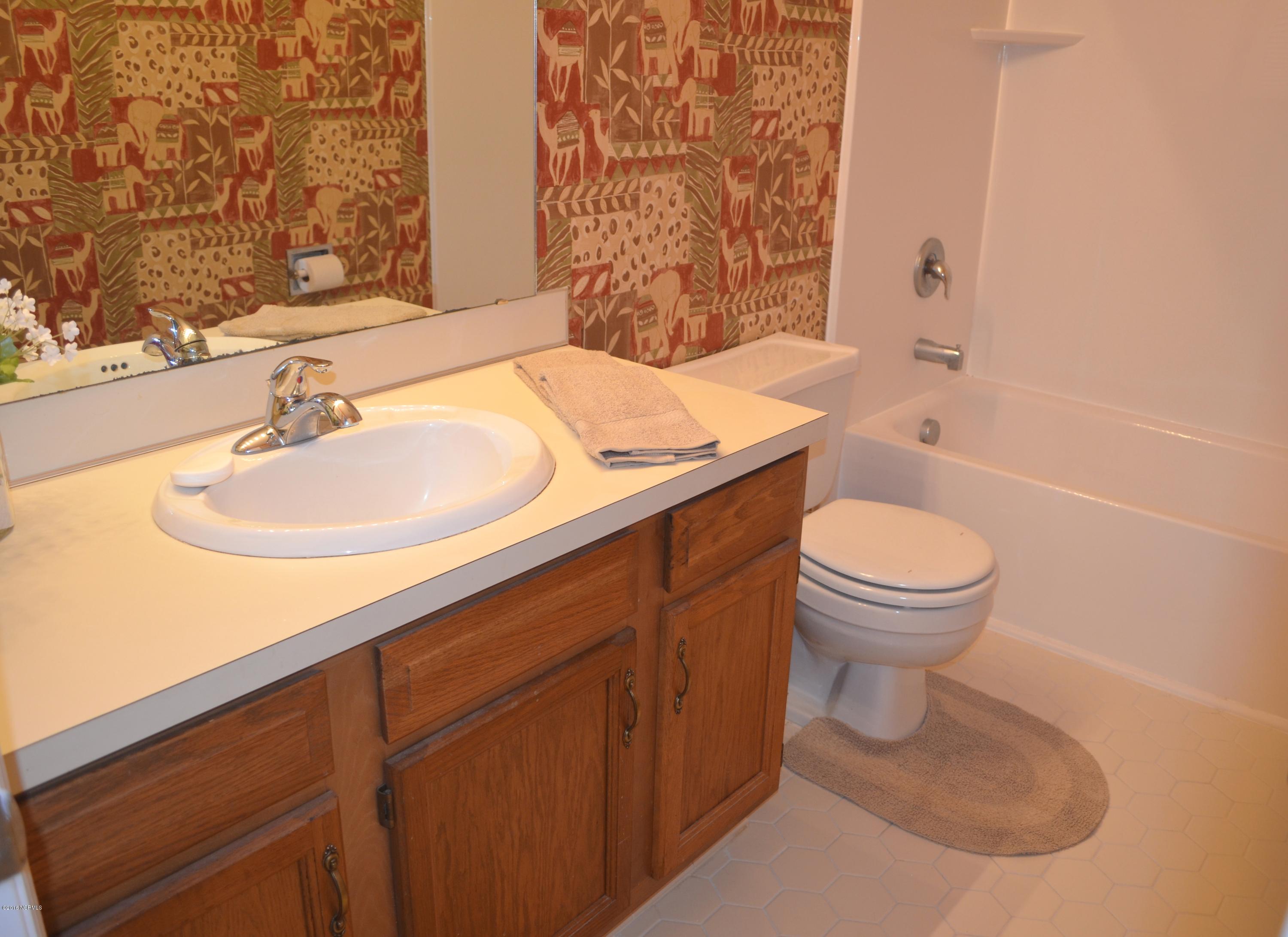 1968 Quail Ridge Road, Unit C Greenville, NC 27858 - Photo 21 of 32 21 Hall BR