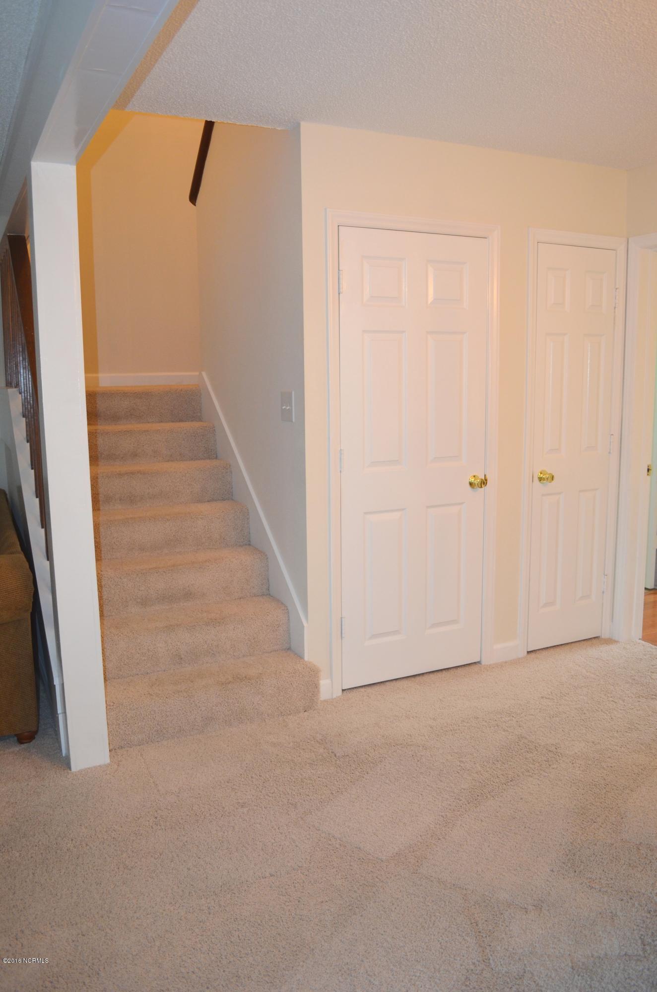 1968 Quail Ridge Road, Unit C Greenville, NC 27858 - Photo 22 of 32 22 Stairs