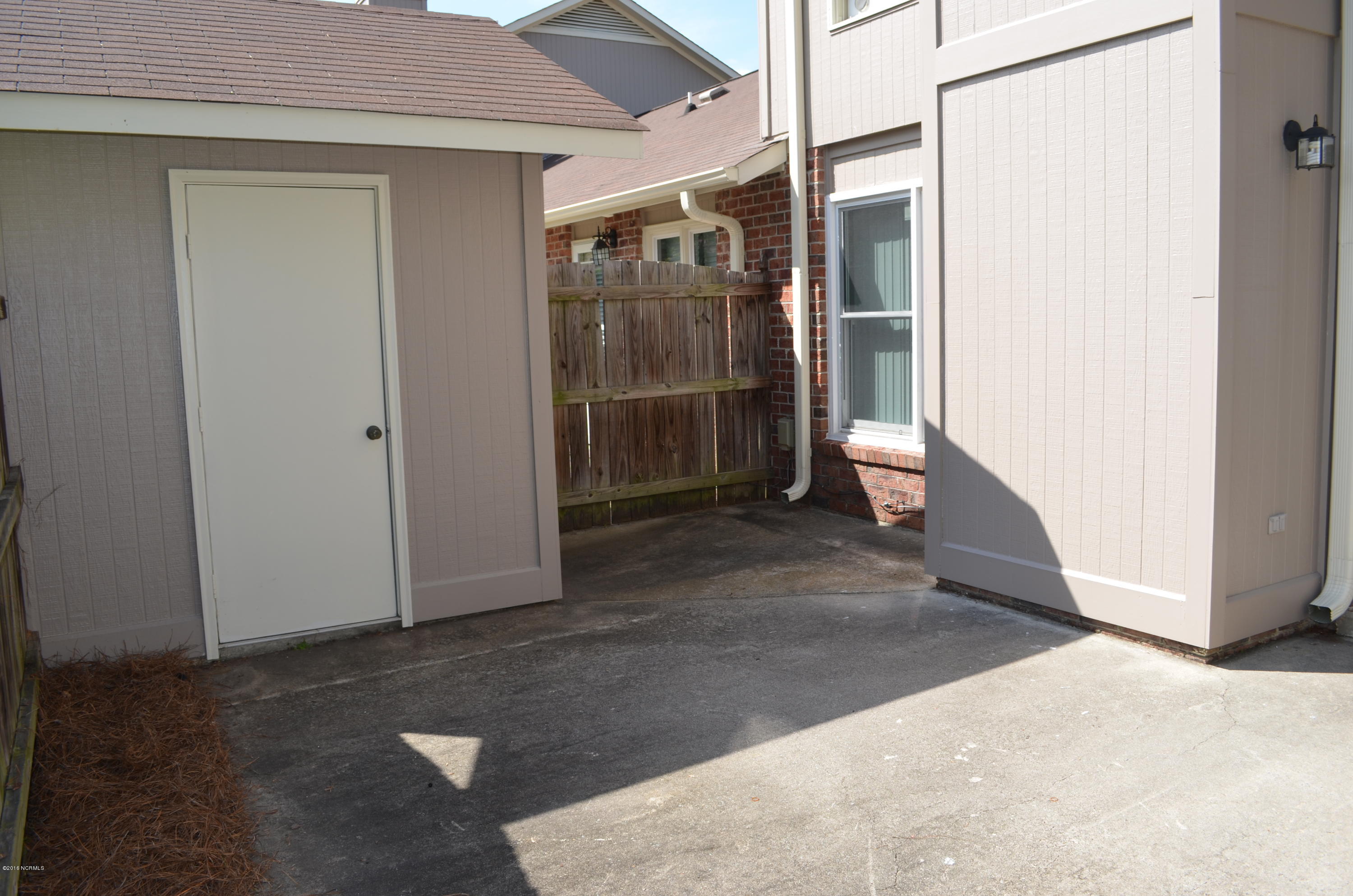1968 Quail Ridge Road, Unit C Greenville, NC 27858 - Photo 26 of 32 26 Back building