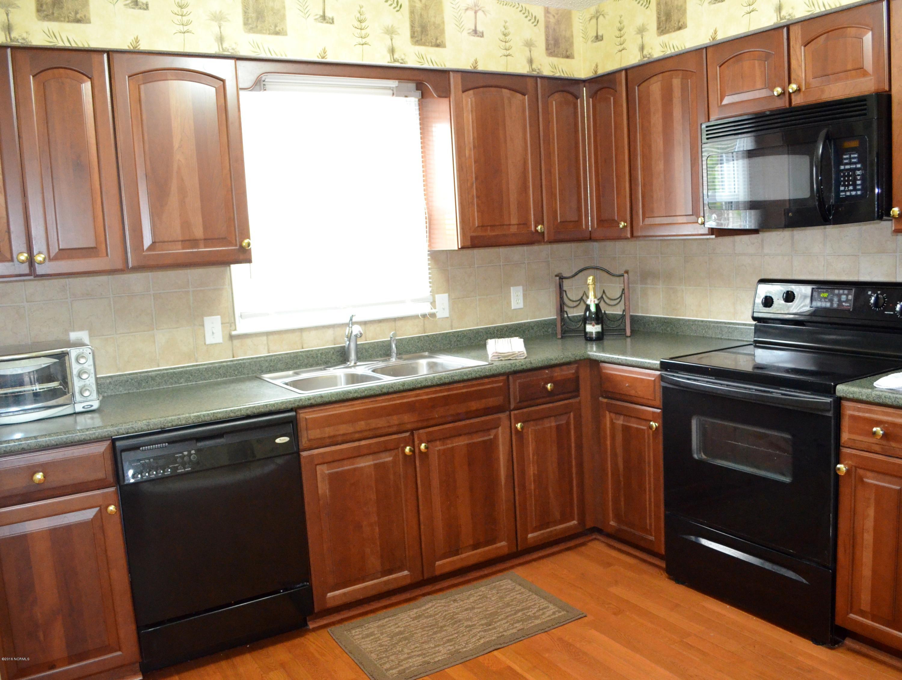 1968 Quail Ridge Road, Unit C Greenville, NC 27858 - Photo 4 of 32 4 Kitchen