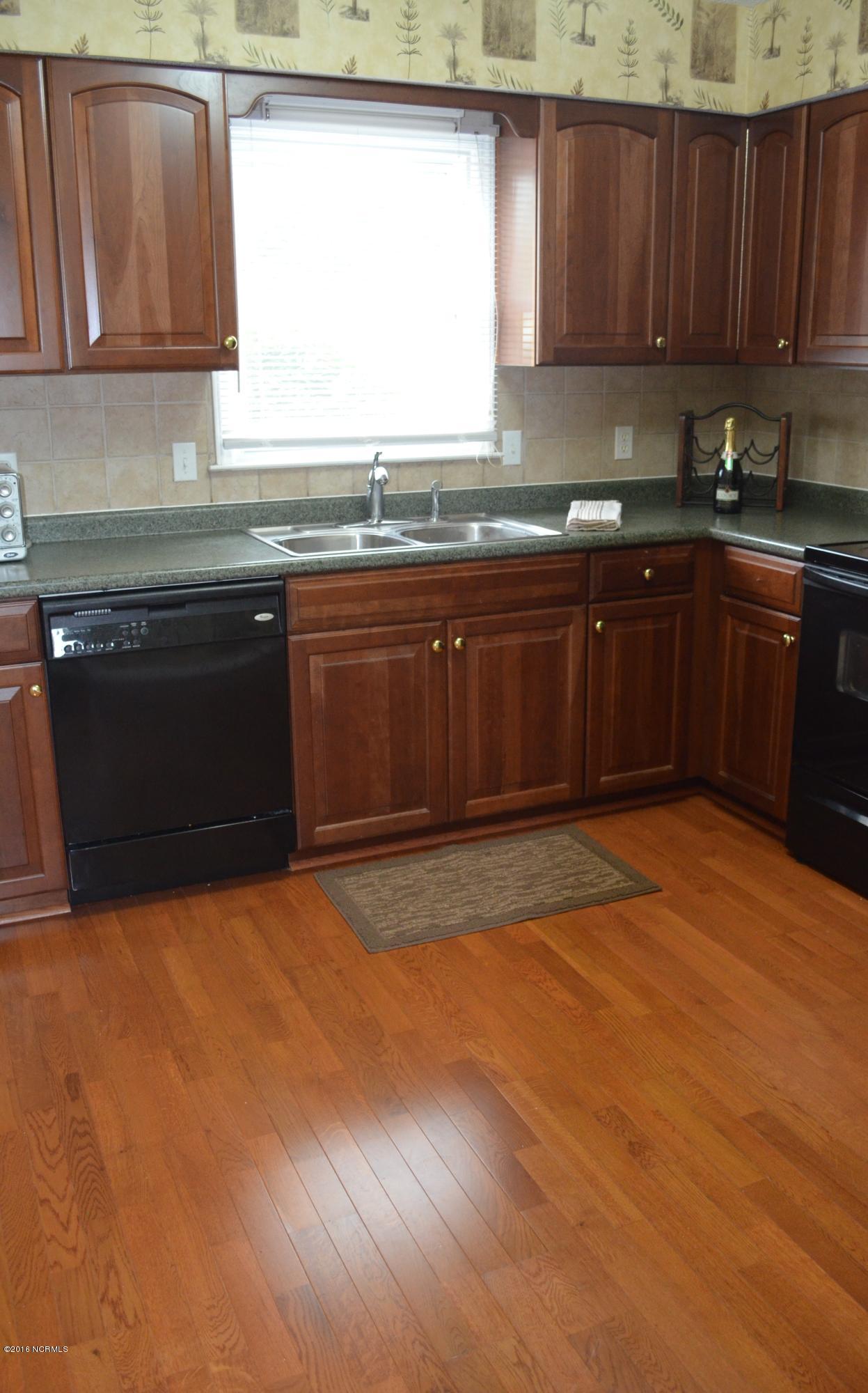 1968 Quail Ridge Road, Unit C Greenville, NC 27858 - Photo 5 of 32 5 Kitchen